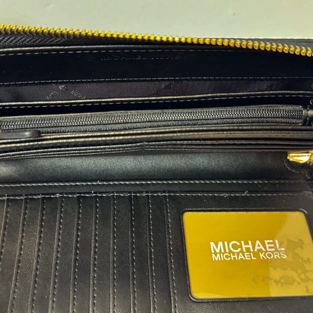 Michael Kors Jet Set LG Leather Wristlet Black - Picture 8 of 12